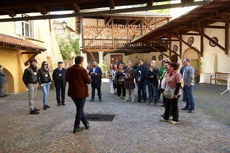 24Guided-cellar-tour--Tor-Lowengang